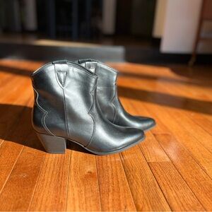 Black Western heeled Ankle Boots women’s size 9.5 Gap Nwt